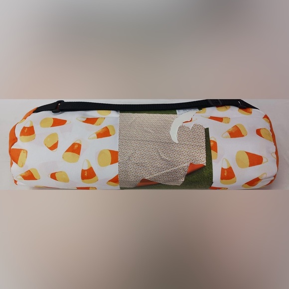 NWT Halloween Home Reversible Outdoor Packable Blanket Candy Corn Autumn Fall - Picture 3 of 3